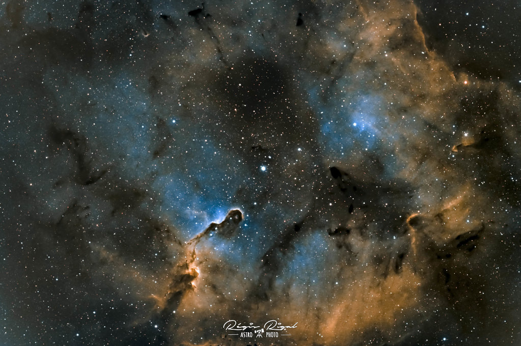 IC1396-pixinsight-hoo-final.jpg